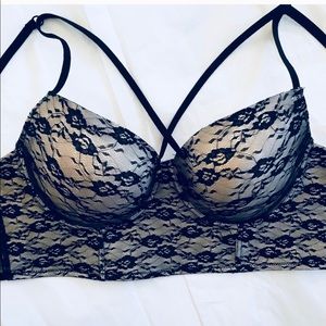 BLACK LACE BRA size 34DD front cross strap